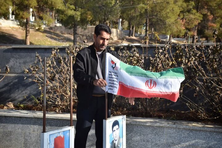 تصاویر/عطر افشانی مزار مطهر شهدای جاویدالاثر شهرستان خرم آباد