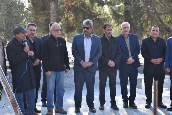 تصاویر/عطر افشانی مزار مطهر شهدای جاویدالاثر شهرستان خرم آباد