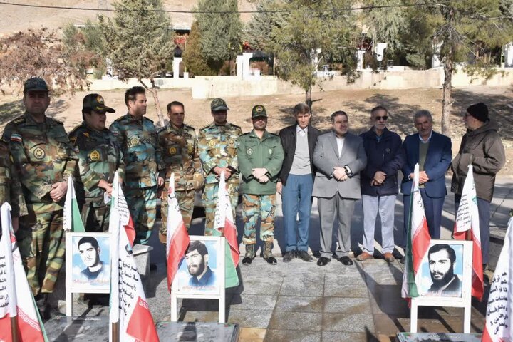 تصاویر/عطر افشانی مزار مطهر شهدای جاویدالاثر شهرستان خرم آباد