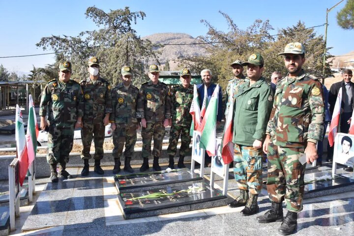 تصاویر/عطر افشانی مزار مطهر شهدای جاویدالاثر شهرستان خرم آباد