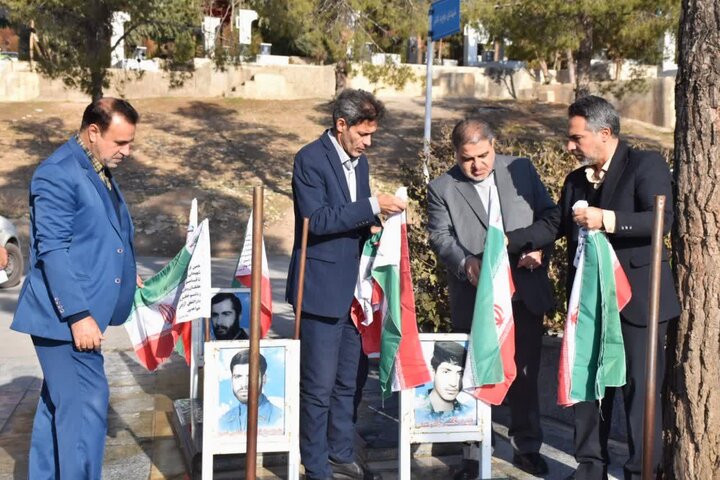 تصاویر/عطر افشانی مزار مطهر شهدای جاویدالاثر شهرستان خرم آباد