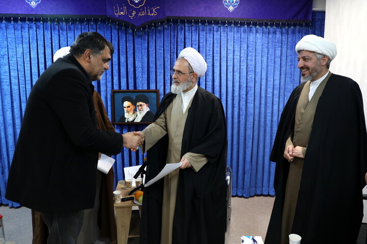 تصاویر/جلسه جمع بندی سفرآیت الله اعرافی به استان سمنان