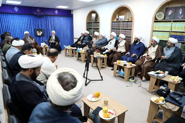 تصاویر/جلسه جمع بندی سفرآیت الله اعرافی به استان سمنان