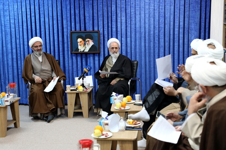 تصاویر/جلسه جمع بندی سفرآیت الله اعرافی به استان سمنان