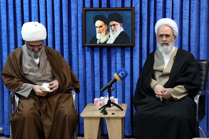 تصاویر/جلسه جمع بندی سفرآیت الله اعرافی به استان سمنان