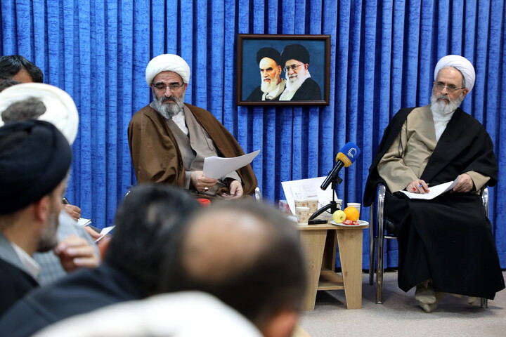 تصاویر/جلسه جمع بندی سفرآیت الله اعرافی به استان سمنان