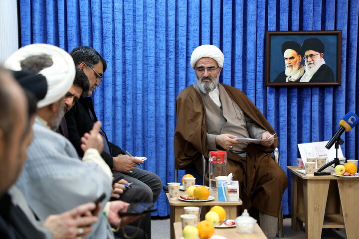 تصاویر/جلسه جمع بندی سفرآیت الله اعرافی به استان سمنان