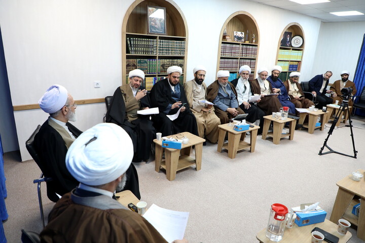 تصاویر/جلسه جمع بندی سفرآیت الله اعرافی به استان سمنان