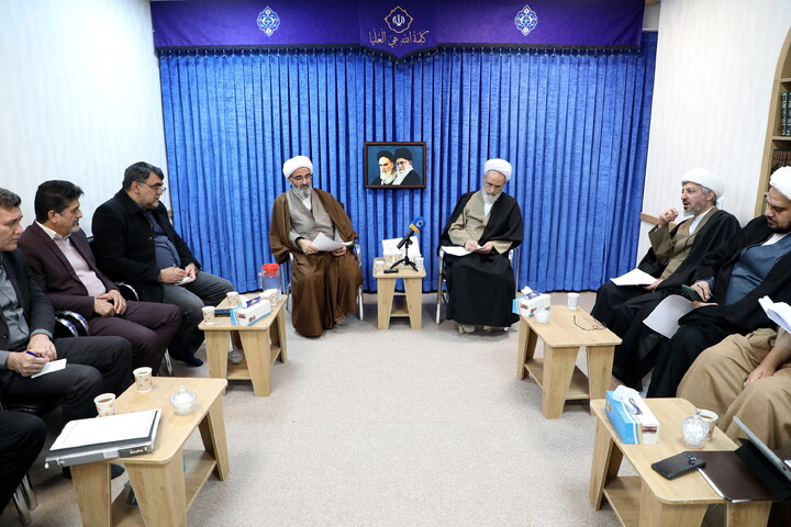 تصاویر/جلسه جمع بندی سفرآیت الله اعرافی به استان سمنان