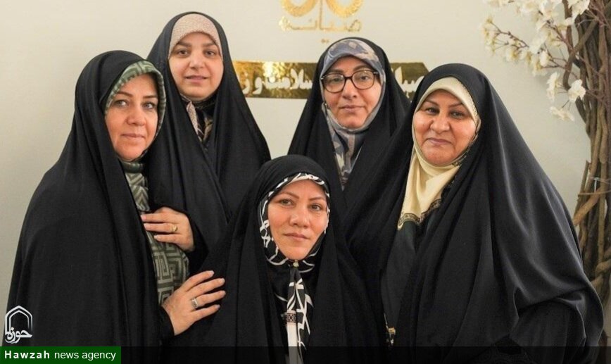 حضور متفاوت آرایشگران گروه فرهنگی «صیانه» در جمع معتکفین