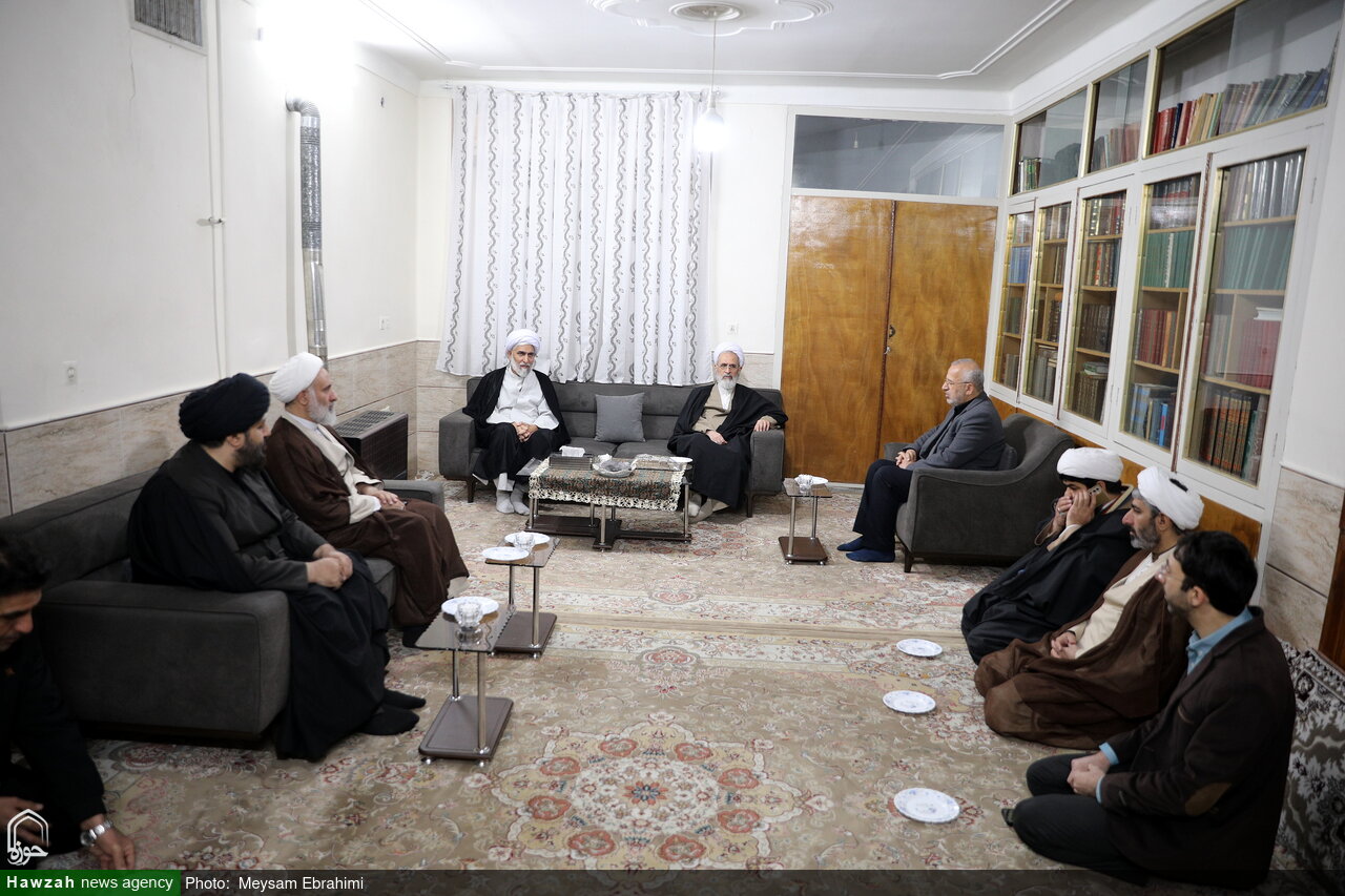 تصاویر/ دیدار آیت الله اعرافی با بیت مرحوم آیت الله سیدمحمد شاهچراغی در سمنان