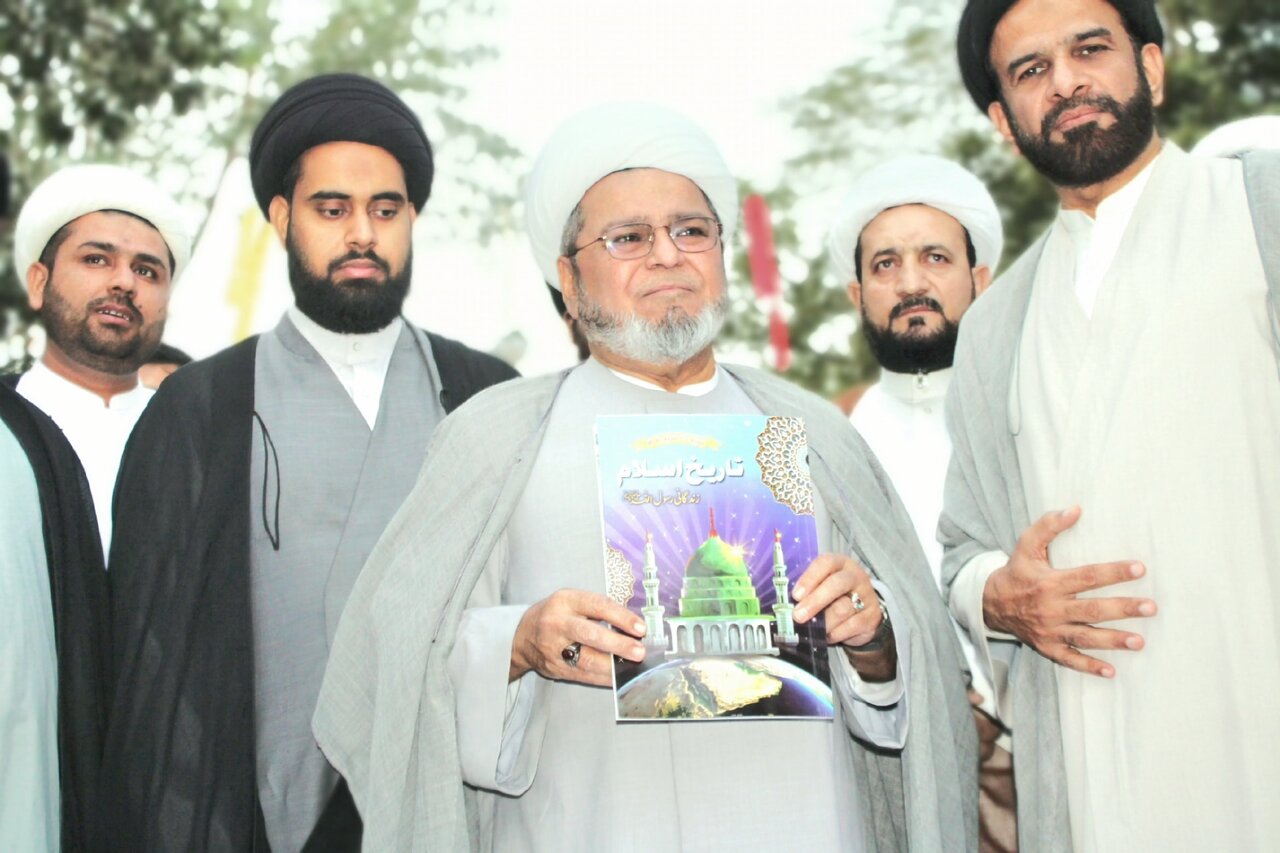 علامہ شبیر میثمی کا جامعۃ المصطفی العالمیہ کراچی کے سالانہ کتب میلہ کا دورہ / کتاب کی رونمائی بھی کی