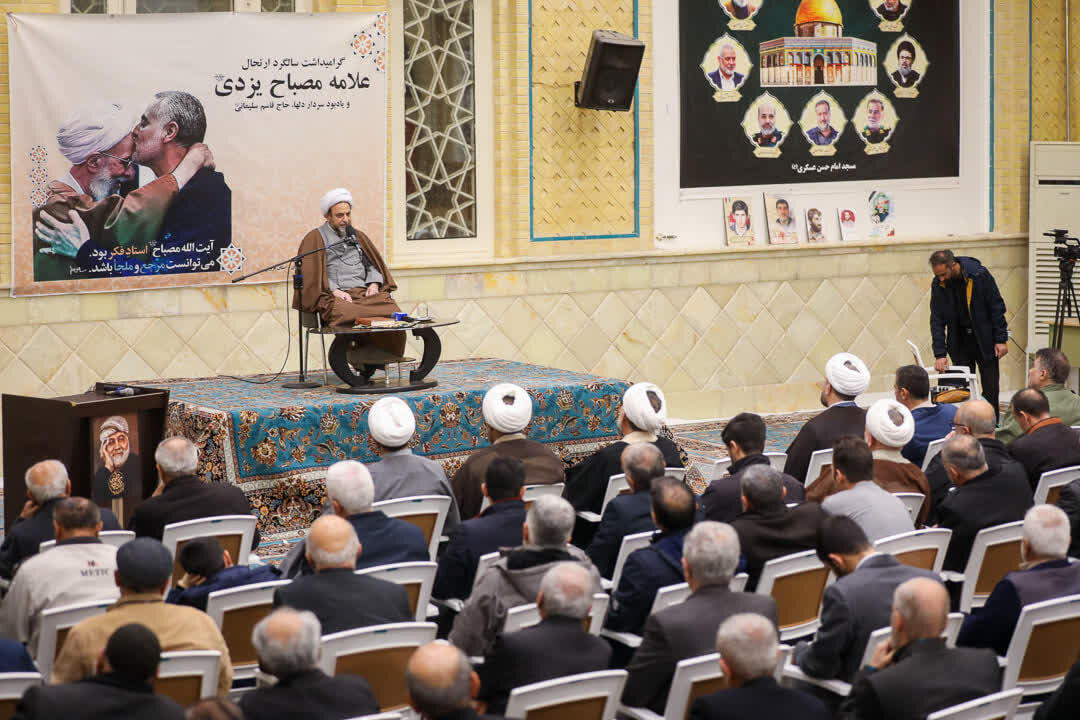 وحدت و ولایتمداری مردم سد راه فتنههای دشمن است