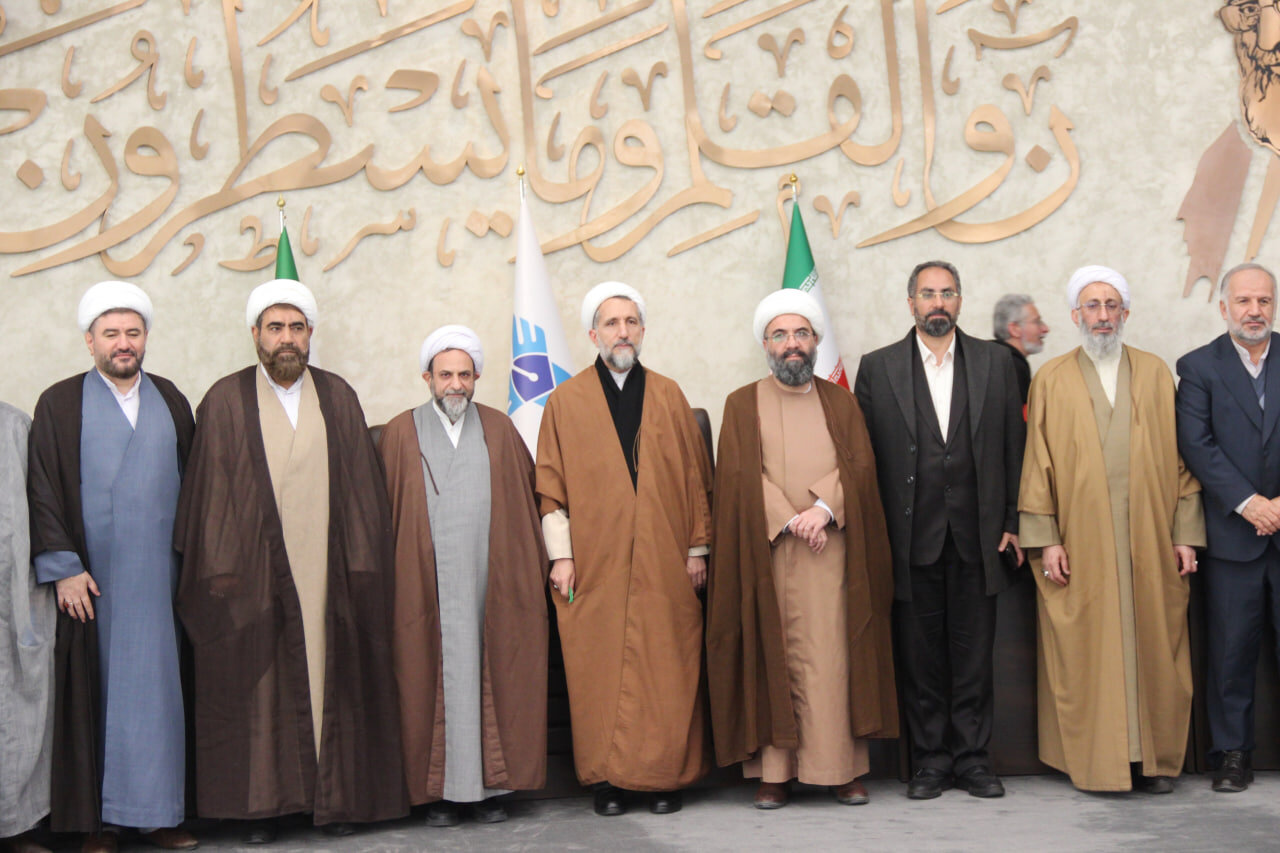 علامه مصباح یزدی در مقام دفاع از دین و ولایت با تمام توان وارد میدان شد&nbsp;