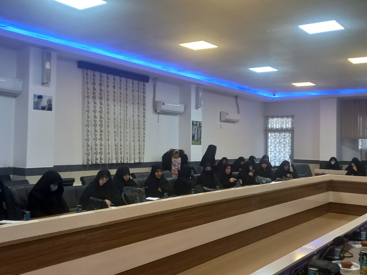 تصاویر دیدار اساتید و کادر مدارس علمیه خواهران‌ رفسنجان با امام جمعه رفسنجان