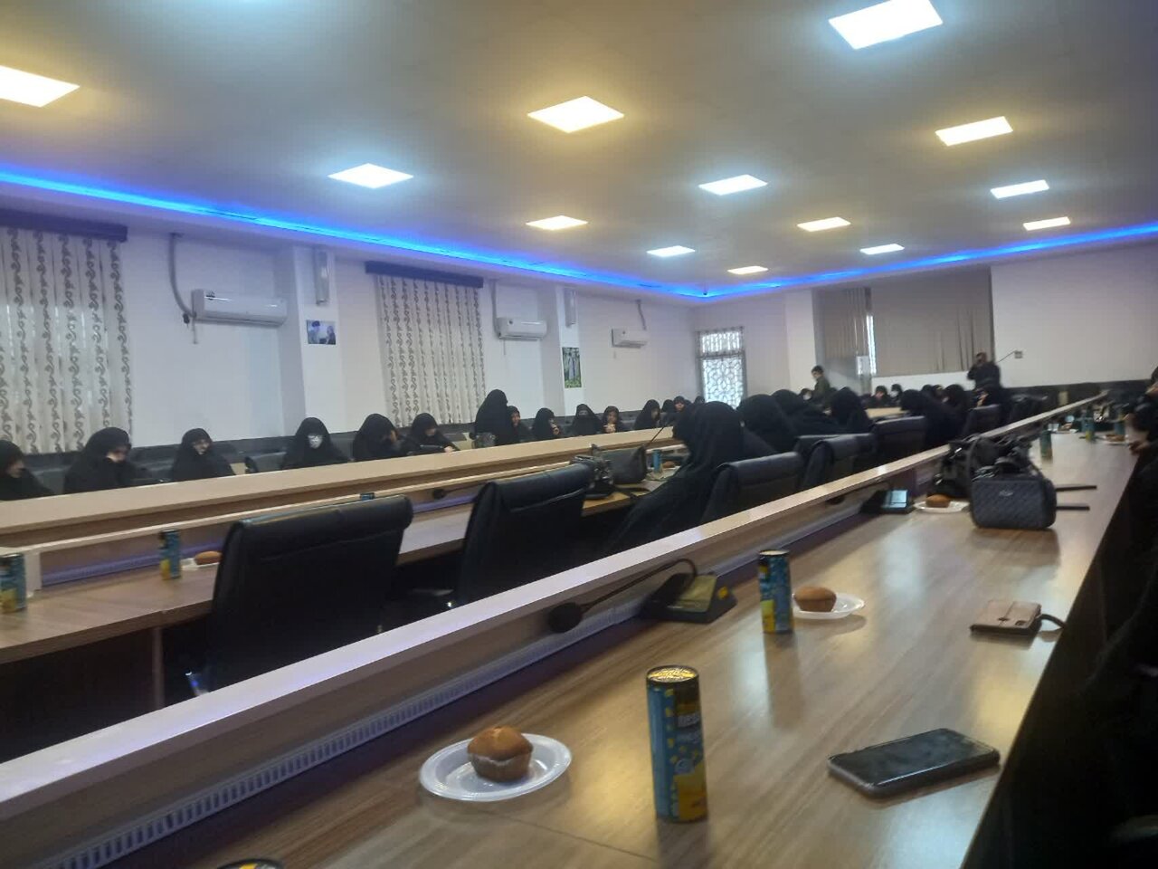 تصاویر دیدار اساتید و کادر مدارس علمیه خواهران‌ رفسنجان با امام جمعه رفسنجان