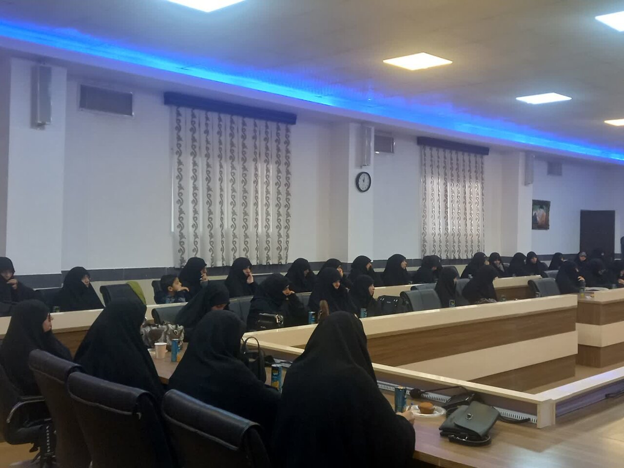 تصاویر دیدار اساتید و کادر مدارس علمیه خواهران‌ رفسنجان با امام جمعه رفسنجان