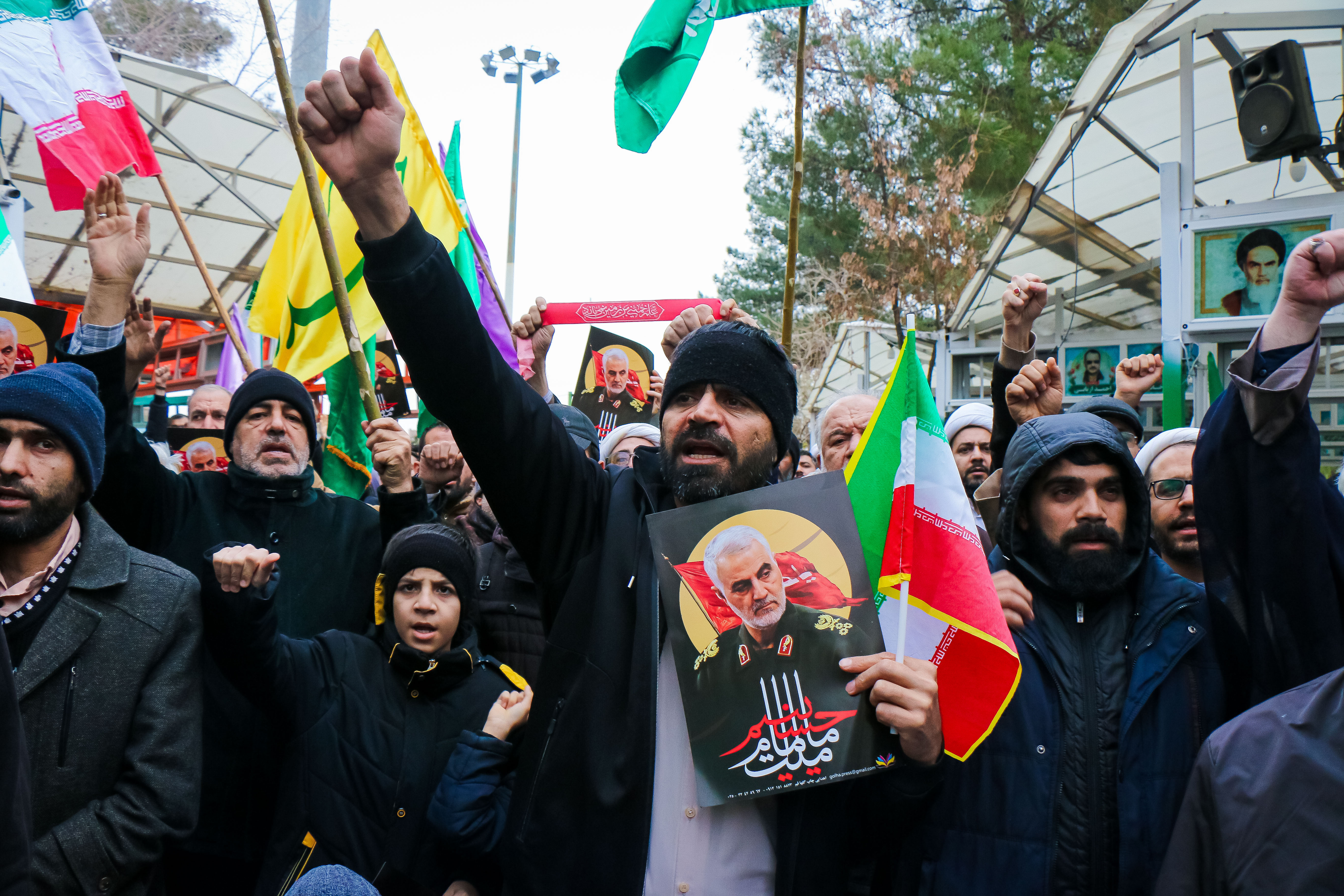 تصاویر/ قم المقدسہ میں فتنہ گروں کے خلاف احتجاجی مظاہرہ، انقلاب اسلامی کے ساتھ تجدید عہد