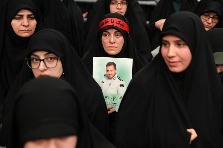 دیدار هزاران نفر از مردم قم با رهبر معظم انقلاب