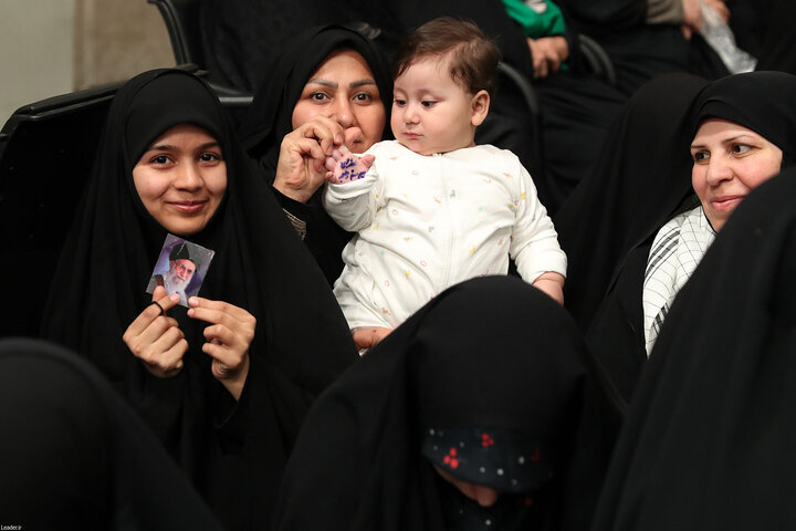 دیدار هزاران نفر از مردم قم با رهبر معظم انقلاب