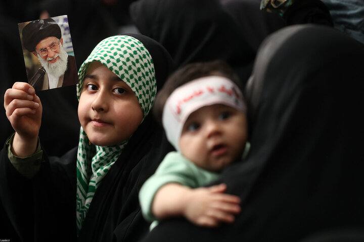 دیدار هزاران نفر از مردم قم با رهبر معظم انقلاب