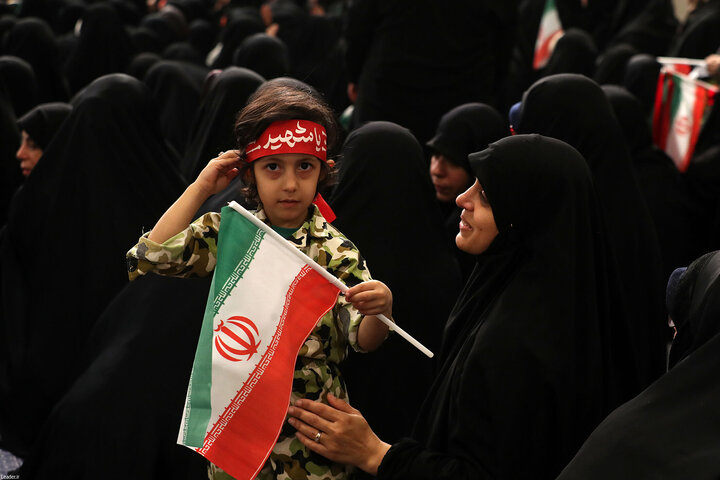 دیدار هزاران نفر از مردم قم با رهبر معظم انقلاب