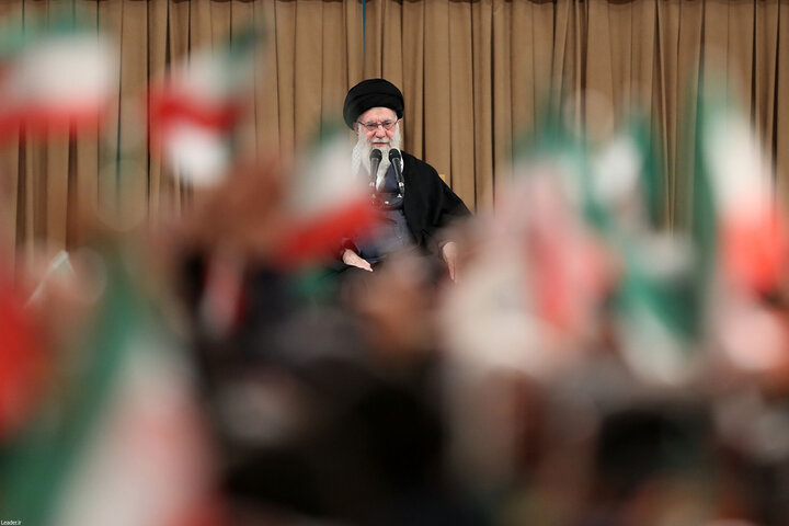 دیدار هزاران نفر از مردم قم با رهبر معظم انقلاب