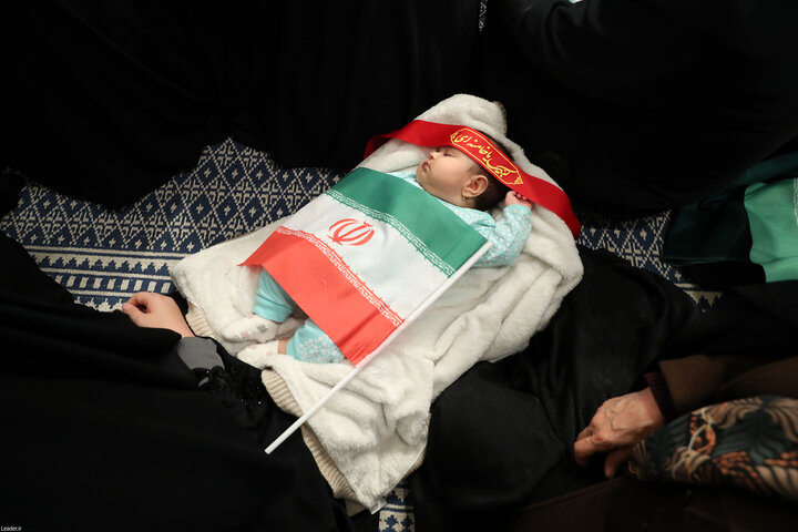 دیدار هزاران نفر از مردم قم با رهبر معظم انقلاب