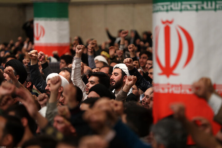 دیدار هزاران نفر از مردم قم با رهبر معظم انقلاب