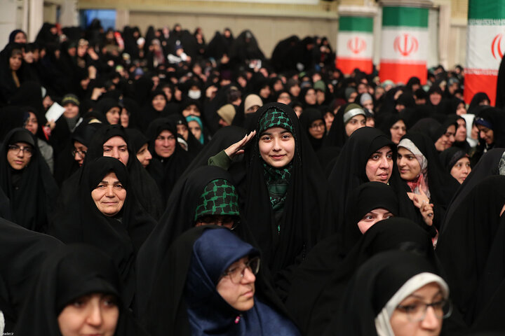 دیدار هزاران نفر از مردم قم با رهبر معظم انقلاب