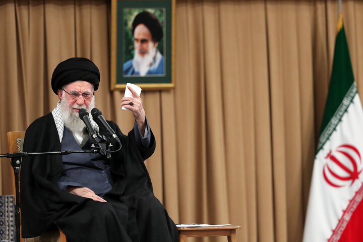 دیدار هزاران نفر از مردم قم با رهبر معظم انقلاب