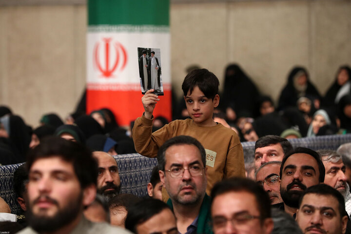 دیدار هزاران نفر از مردم قم با رهبر معظم انقلاب