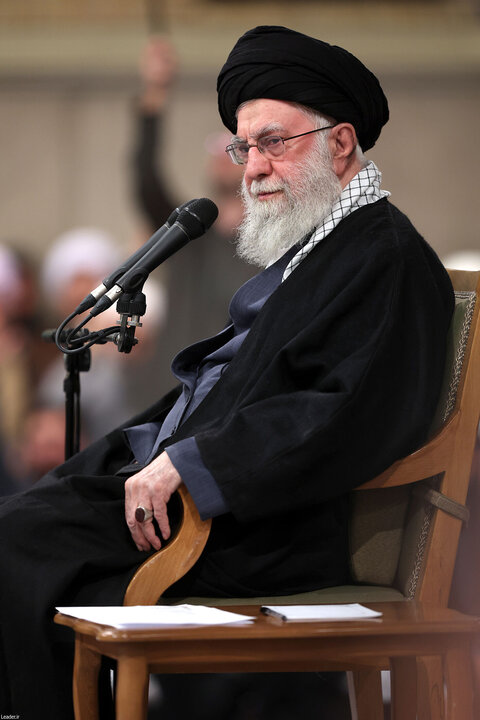 دیدار هزاران نفر از مردم قم با رهبر معظم انقلاب