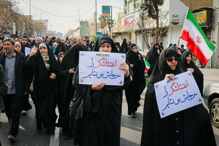 تصاویر/ راهپیمایی مردم قم به مناسبت قیام تاریخی ۱۹ دی