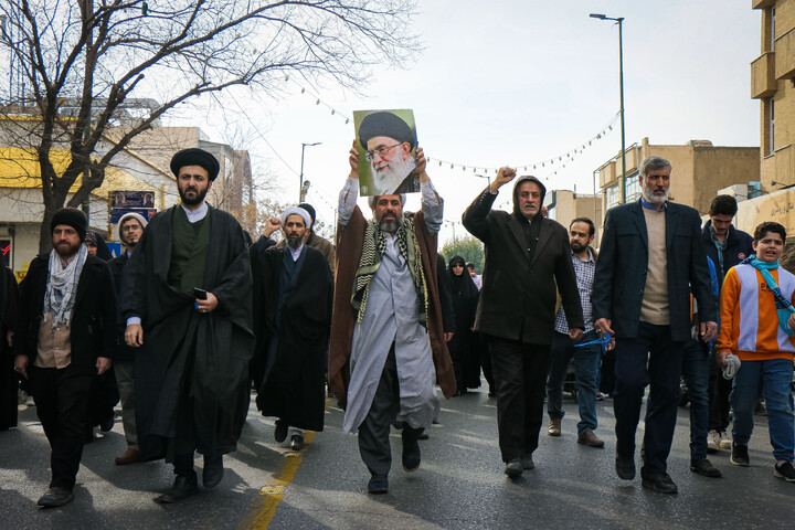 تصاویر/ راهپیمایی مردم قم به مناسبت قیام تاریخی ۱۹ دی