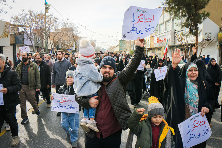 تصاویر/ راهپیمایی مردم قم به مناسبت قیام تاریخی ۱۹ دی