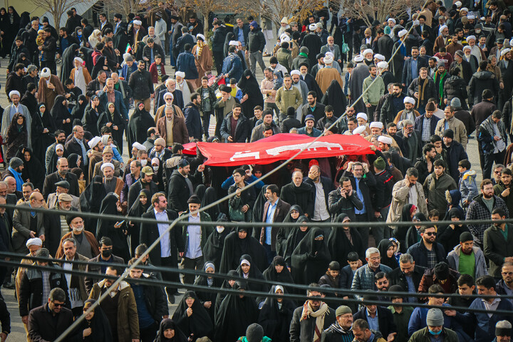 تصاویر/ راهپیمایی مردم قم به مناسبت قیام تاریخی ۱۹ دی