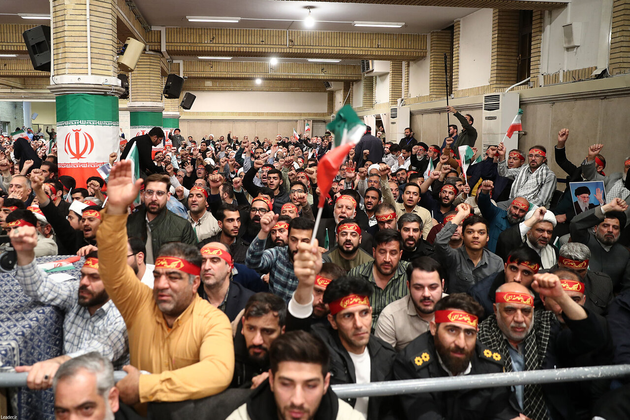 इस्लामी गणतंत्र ईरान मुठ्ठीभर आतंकवादीयो के सामने झुकने वाला नही हैः सुप्रीम लीडर