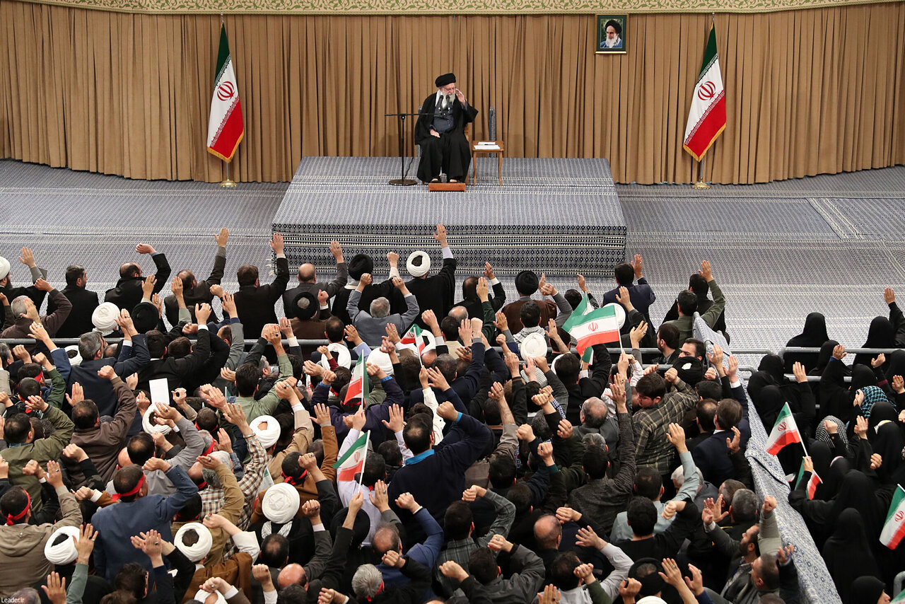 इस्लामी गणतंत्र ईरान मुठ्ठीभर आतंकवादीयो के सामने झुकने वाला नही हैः सुप्रीम लीडर
