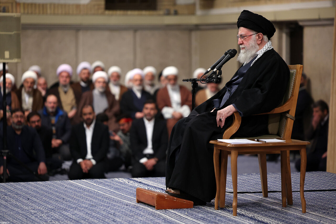 इस्लामी गणतंत्र ईरान मुठ्ठीभर आतंकवादीयो के सामने झुकने वाला नही हैः सुप्रीम लीडर