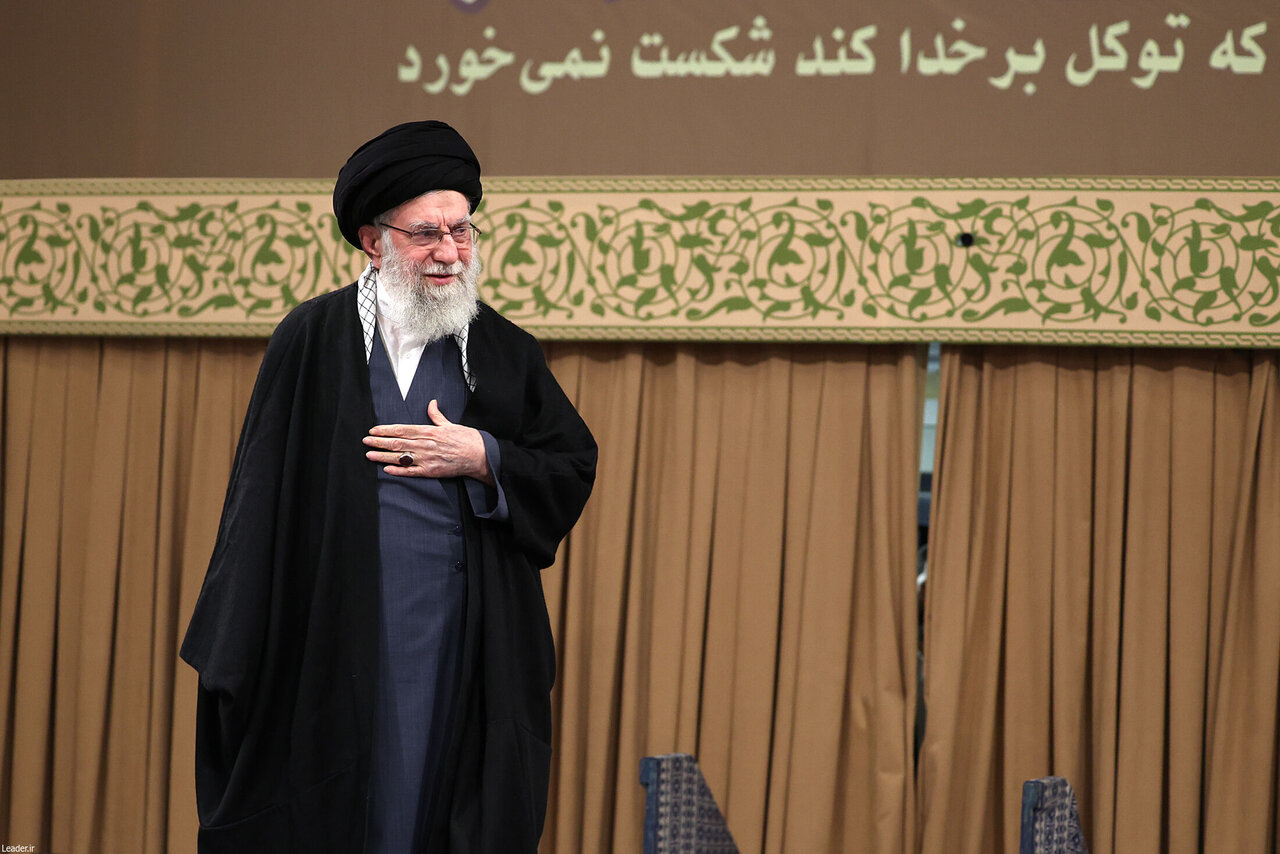 इस्लामी गणतंत्र ईरान मुठ्ठीभर आतंकवादीयो के सामने झुकने वाला नही हैः सुप्रीम लीडर