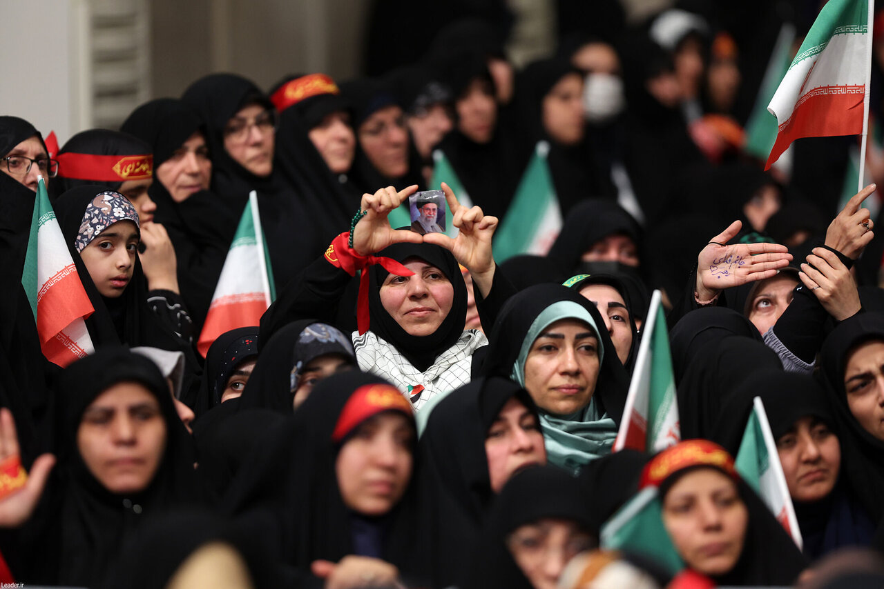 इस्लामी गणतंत्र ईरान मुठ्ठीभर आतंकवादीयो के सामने झुकने वाला नही हैः सुप्रीम लीडर