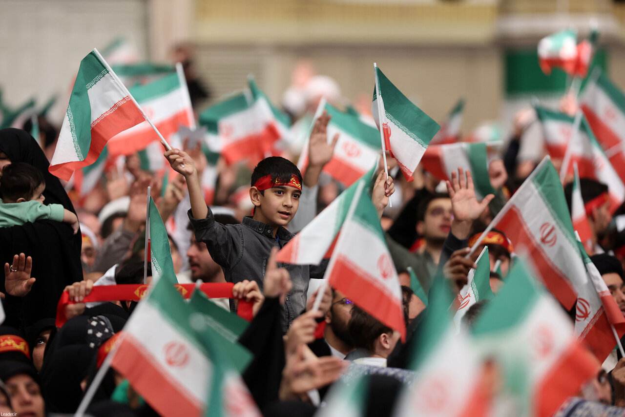 इस्लामी गणतंत्र ईरान मुठ्ठीभर आतंकवादीयो के सामने झुकने वाला नही हैः सुप्रीम लीडर