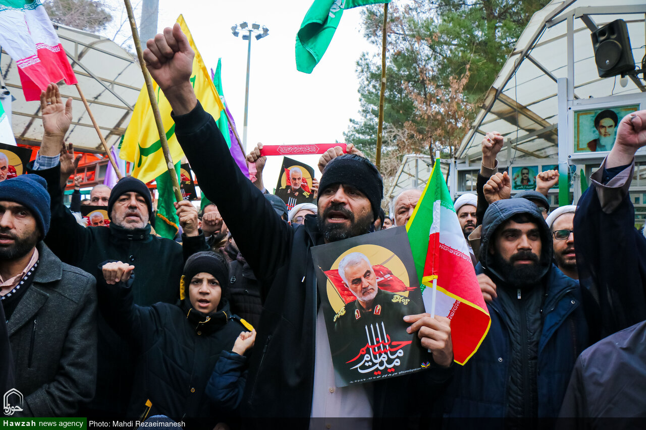 تصاویر/ تجمع مدافعان حرم در حمایت از جمهوری اسلامی ایران در قم