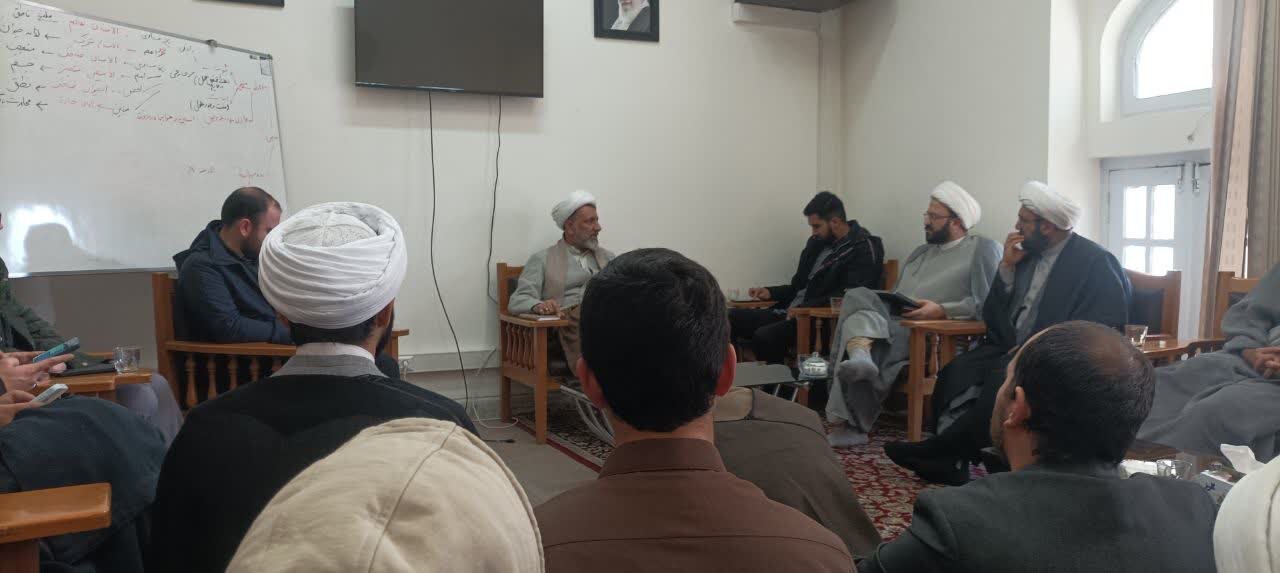 حجت الاسلام والمسلمین رهدار در نشست تبیینی بررسی  و تحلیل رخدادها و آشوب های اخیر در مدرسه عالی فقاهت 