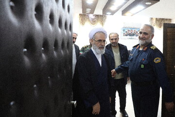 تصاویر/ حضور آیت الله اعرافی در ستاد فرماندهی انتظامی استان قم
