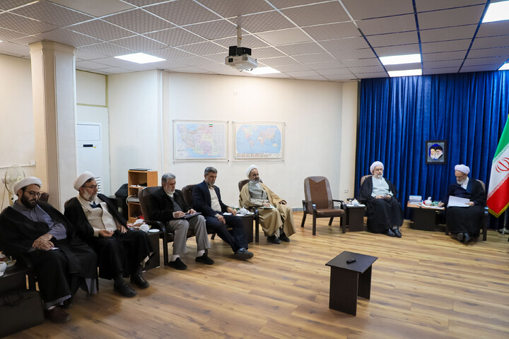 جلسه شورای هماهنگی نهادهای عالی حوزوی در دفتر آیت الله اعرافی