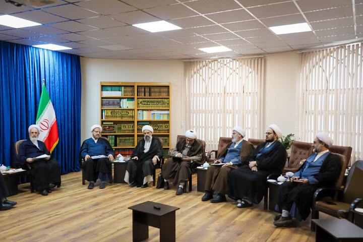 جلسه شورای هماهنگی نهادهای عالی حوزوی در دفتر آیت الله اعرافی
