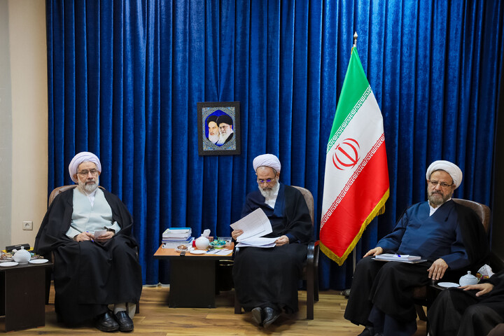 جلسه شورای هماهنگی نهادهای عالی حوزوی در دفتر آیت الله اعرافی