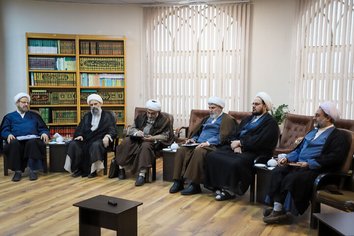 جلسه شورای هماهنگی نهادهای عالی حوزوی در دفتر آیت الله اعرافی